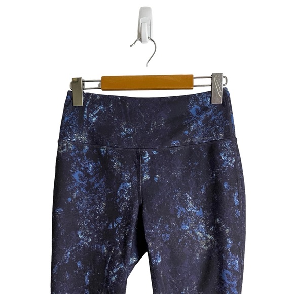 Eddie Bauer Women’s Black Galaxy Print Capri Legging - Picture 2 of 9